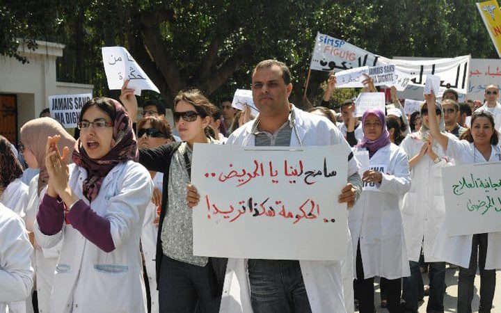 أطباء القطاع الحر يصعدون  بخصوص تطبيق التغطية الصحية ويلوحون بالإضراب