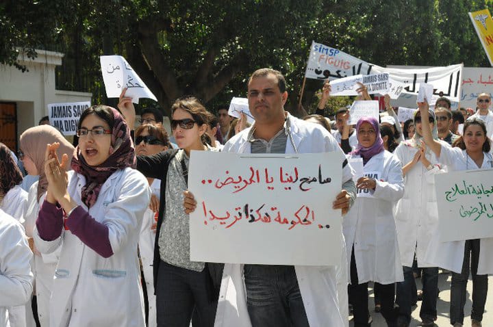 أطباء القطاع الحر يصعدون  بخصوص تطبيق التغطية الصحية ويلوحون بالإضراب
