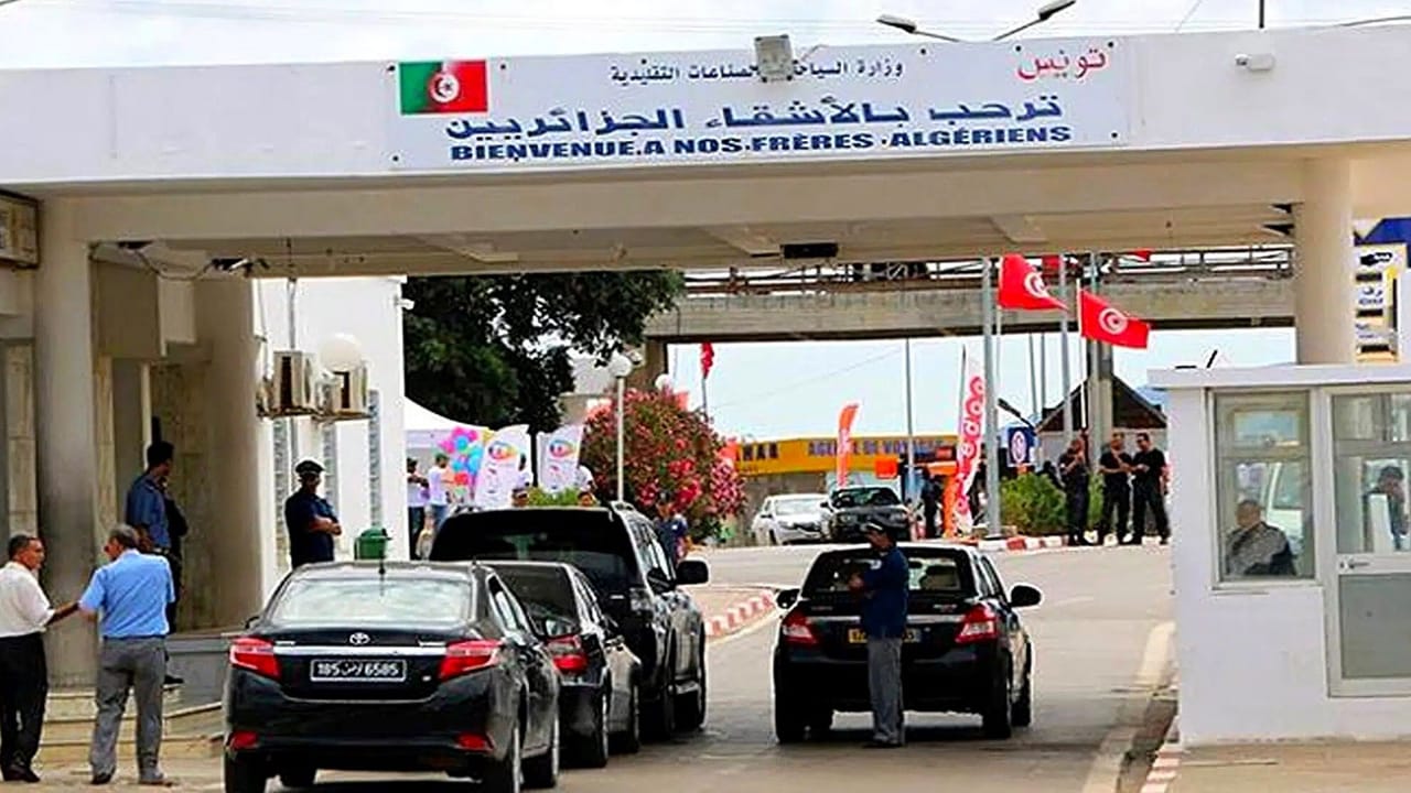 الجزائر تفتح حدودها مع تونس وليبيا لكن بشروط.