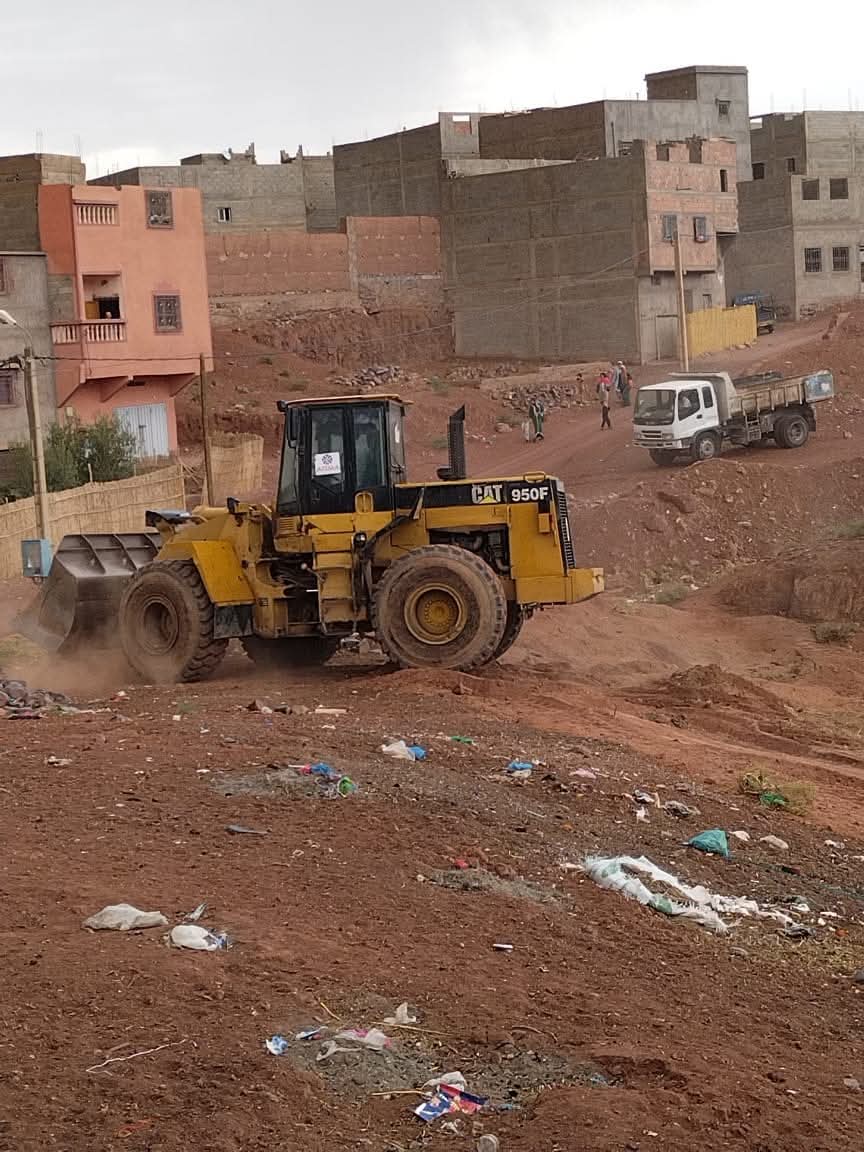 السلطات بورزازات تشن حملة للقضاء على النقط السوداء ومخلفات الحيوانات بجماعة تارميكت