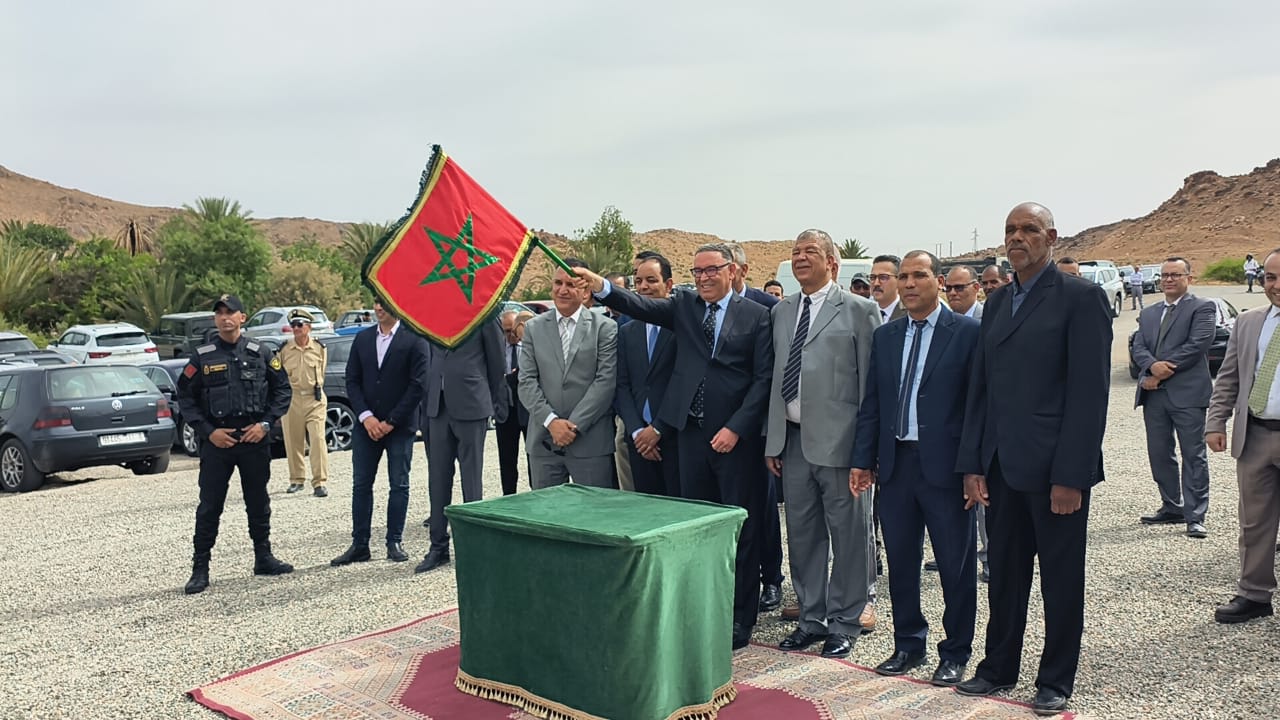 عامل إقليم ورزازات يُعطي انطلاقة مشاريع طرقية ومشاريع تأهيل البنيات التحتية