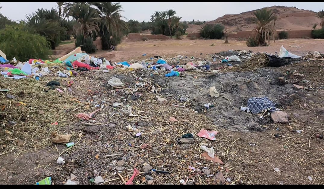 تفاقم مشكل الأزبال والنفايات بجماعة تارميكت وسط غياب تام لخدمات الجماعة