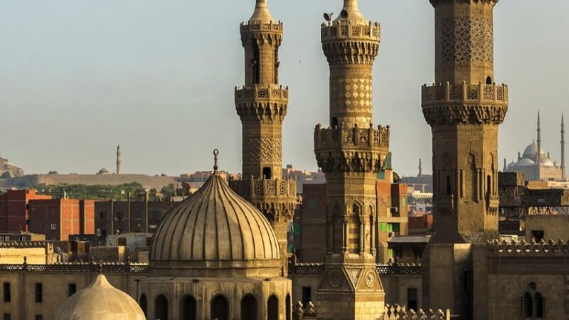 بوح من وحي ليل شارع المعز بالقاهرة