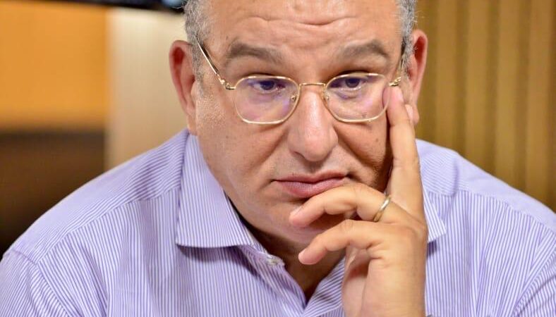 ” مقالات في السياسة والمجتمع” تشريح لقضايا مجتمعية وسياسية ودولية