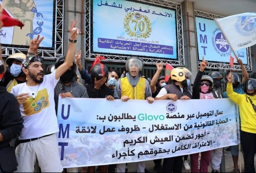 عمال التوصيل بالمنصة الرقمية « گلوڤو » « GLOVO » يجسدون ملحمة نضالية اليوم الاثنين 21 يوليوز 2025 احتجاجا على محاربة الشركة للتنظيم النقابي وعلى حرمانها للعاملين بها من أدنى الحقوق المشروعة.