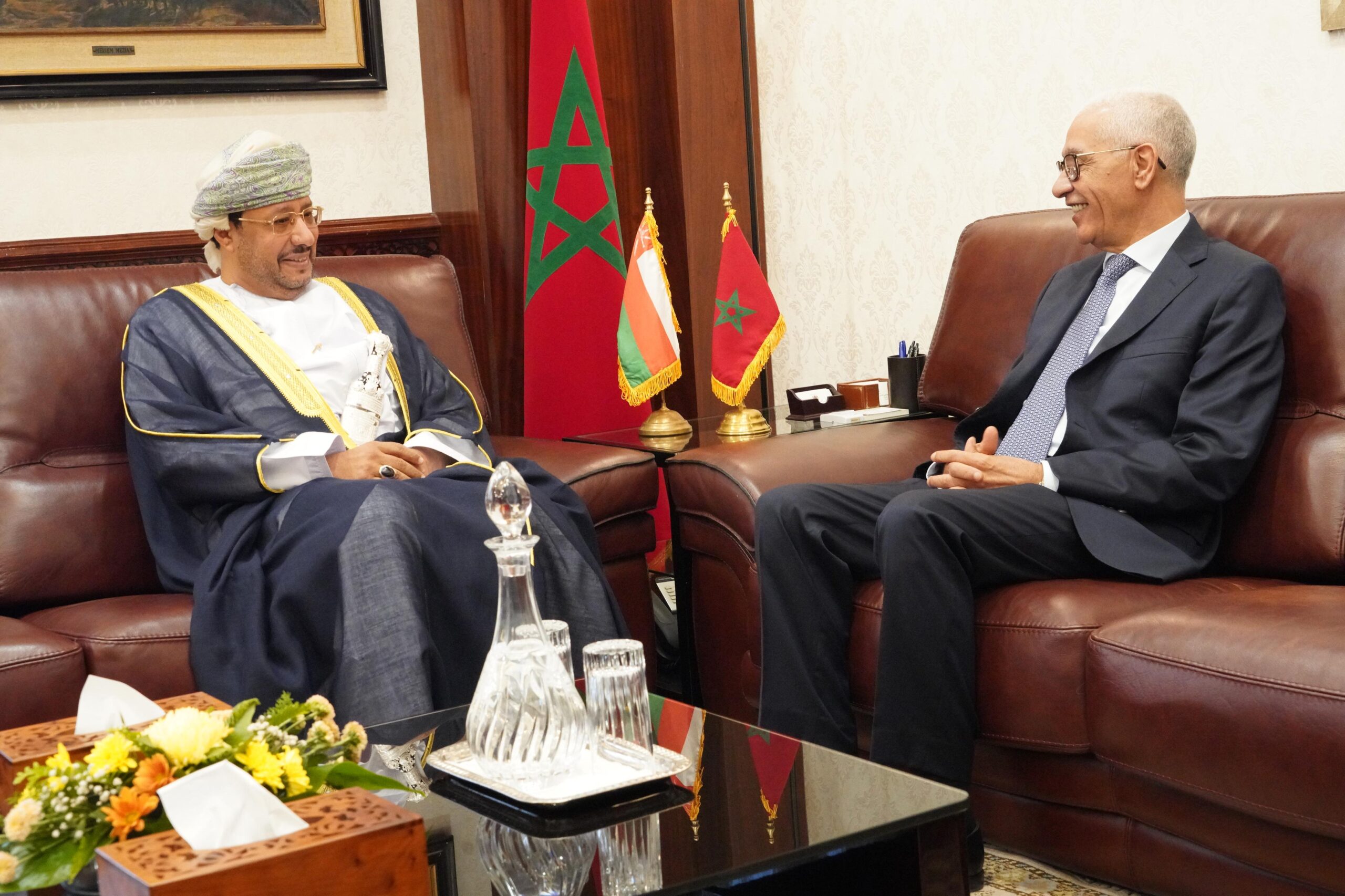 تعزيز العمل البرلماني الثنائي ومتعدد الأطراف محور مباحثات رئيس مجلس النواب وسفير سلطنة عمان