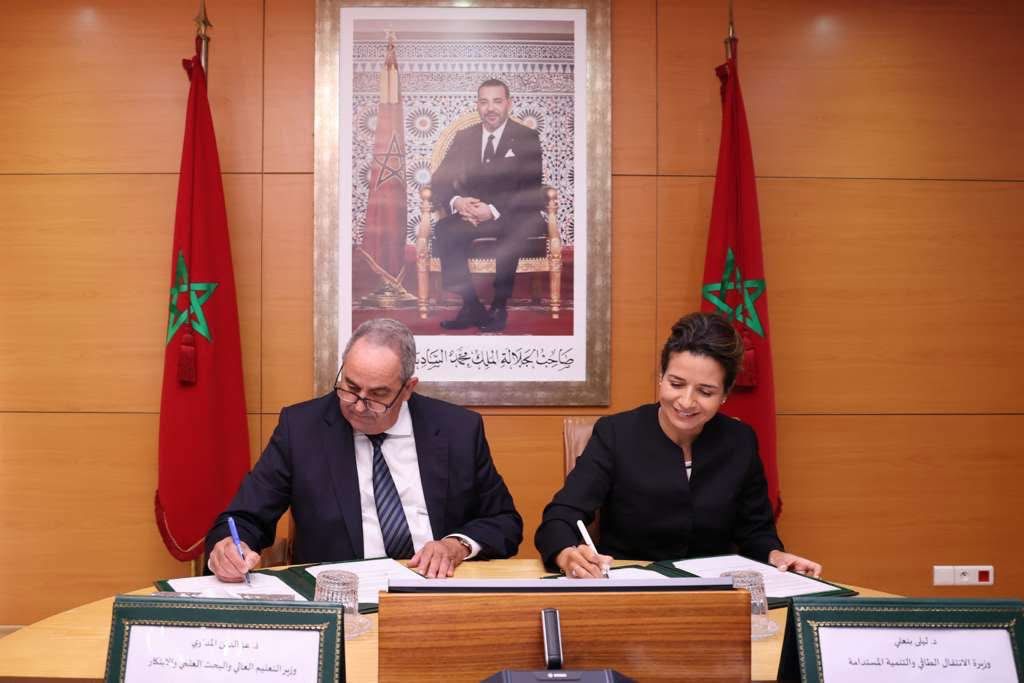 بنعلي والميداوي يوقعان اتفاقية شراكة في مجالي الانتقال الطاقي والتنمية المستدامة.