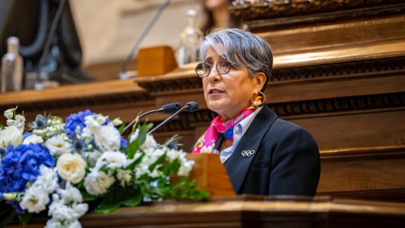 المغربية نوال المتوكل تتسلم جائزة لمجلس أوروبا من طرف رئيس الجمهورية بالبرلمان البرتغالي