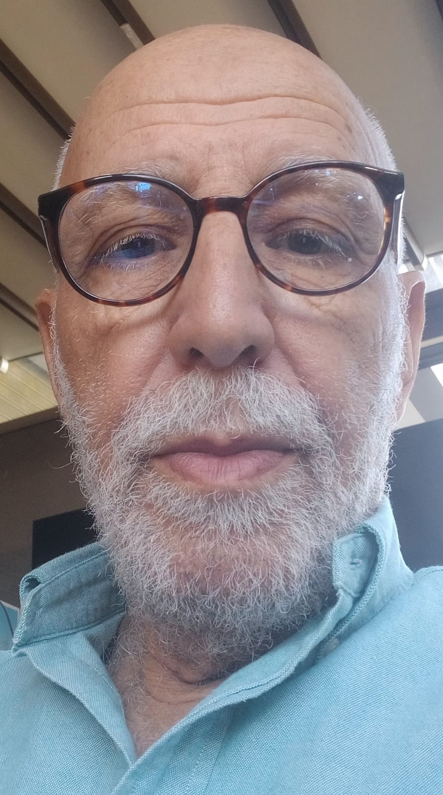 خريف 2025: أوراق الرحيل ووميض البدايات