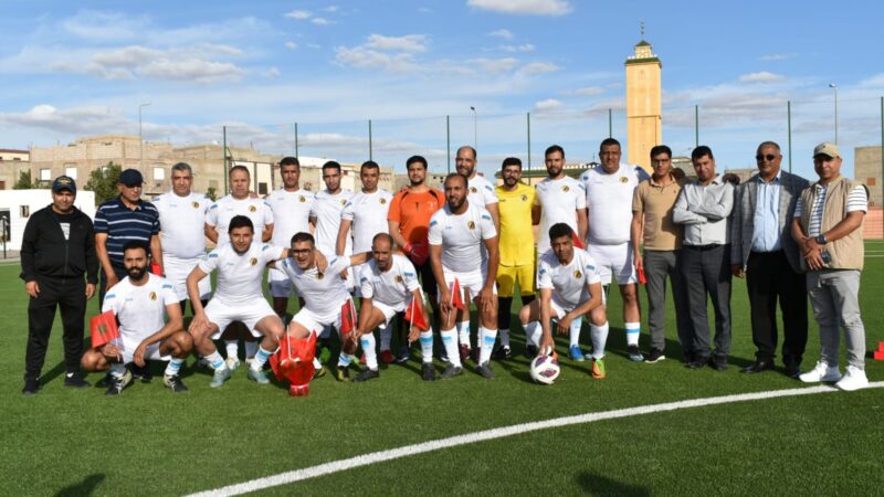 تخليد الملاحم الوطنية بنشاط رياضي جمع لاعبي كرة القدم بالبروج وقدماء هيئة المحامين بسطات