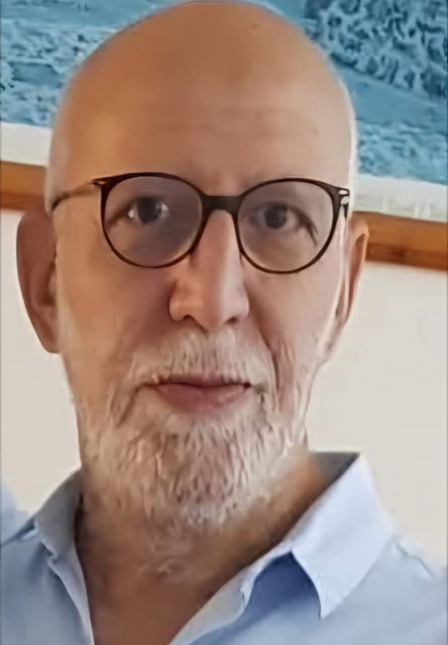 الورقة الأولى: بين الغروب والوميض.