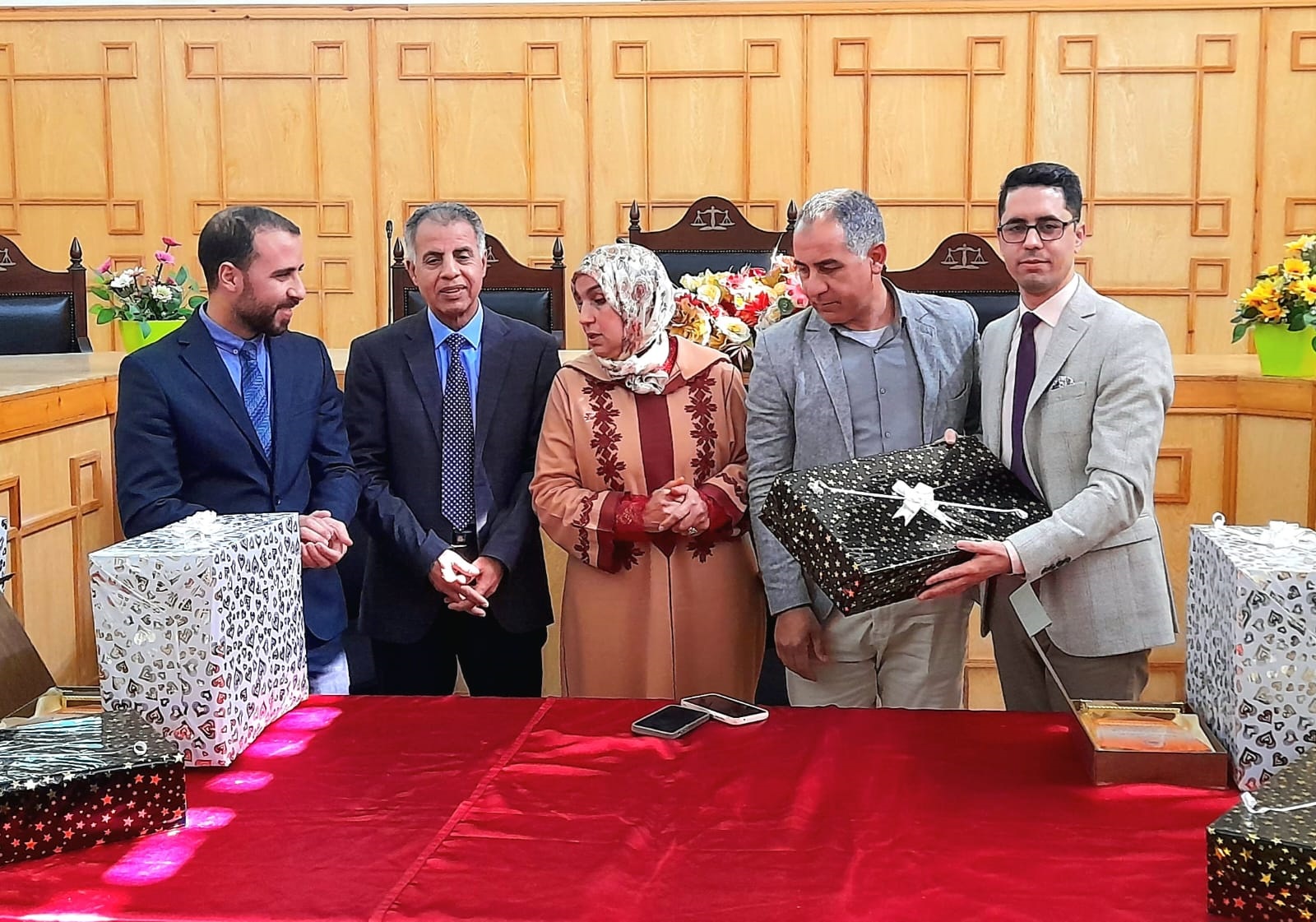 المحكمة الابتدائية بسوق السبت أولاد نمة في لحظة تكريم واعتراف بأبنائها بمناسبة أداء نزيه لرسالتهما القضائية..