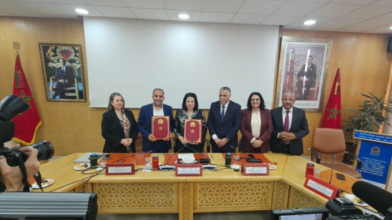 توقيع اتفاق اجتماعي قطاعي بين النقابة الوطنية لإصلاح الإدارة العضو في الاتحاد المغربي للشغلوالسيدة المحترمة أمل الفلاح السغروشني الوزيرة المنتدبة لدى رئيس الحكومة المكلفة بالانتقال الرقمي وإصلاح الإدارة