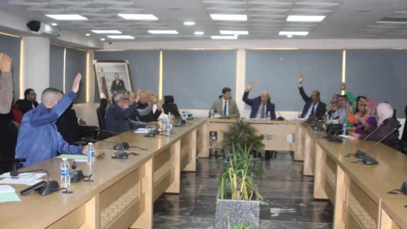 مجلس مقاطعة مرس السلطان يصادق على اتفاقية لتدبير المرافق الرياضية ومشروع حديقة عمومية ببوجدور