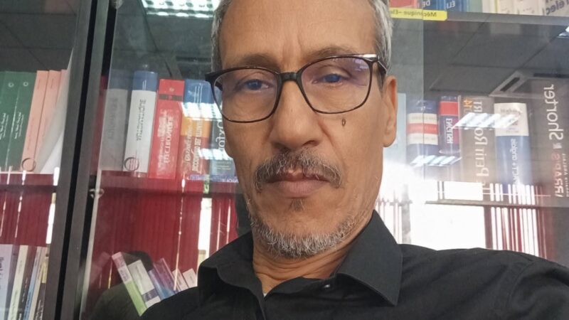 قراءة الكتاب بدل الابحار في عالم الكمبيوتر والرقمنة القاتلة..